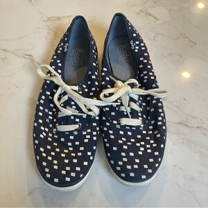 Size 10 women’s KEDS. EUC. Navy and white. Cute, casual shoe! Nautical vibes